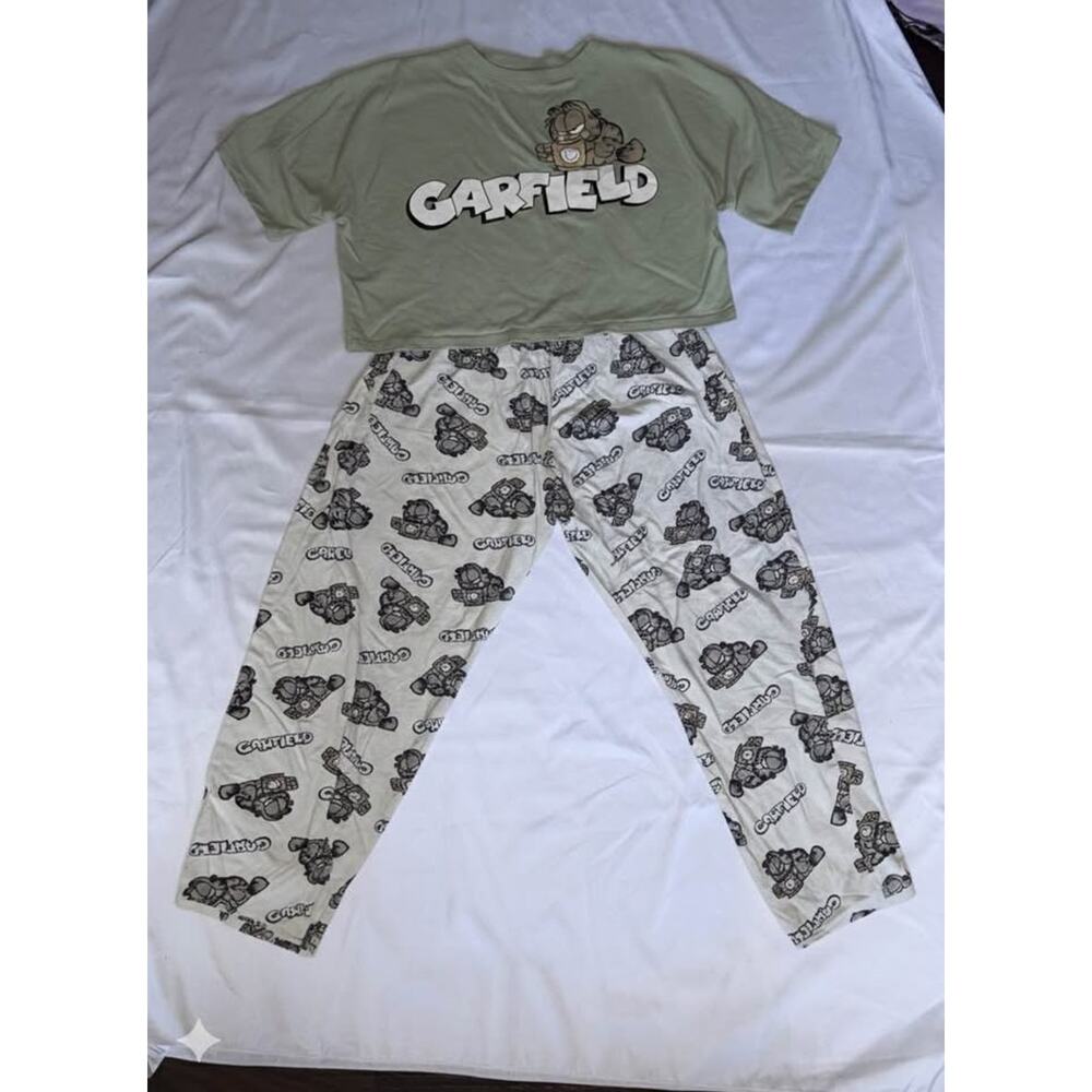 Garfield Women's M Pajama Lounge Set 2-Piece Sage Green Crop Top Printed Pants=